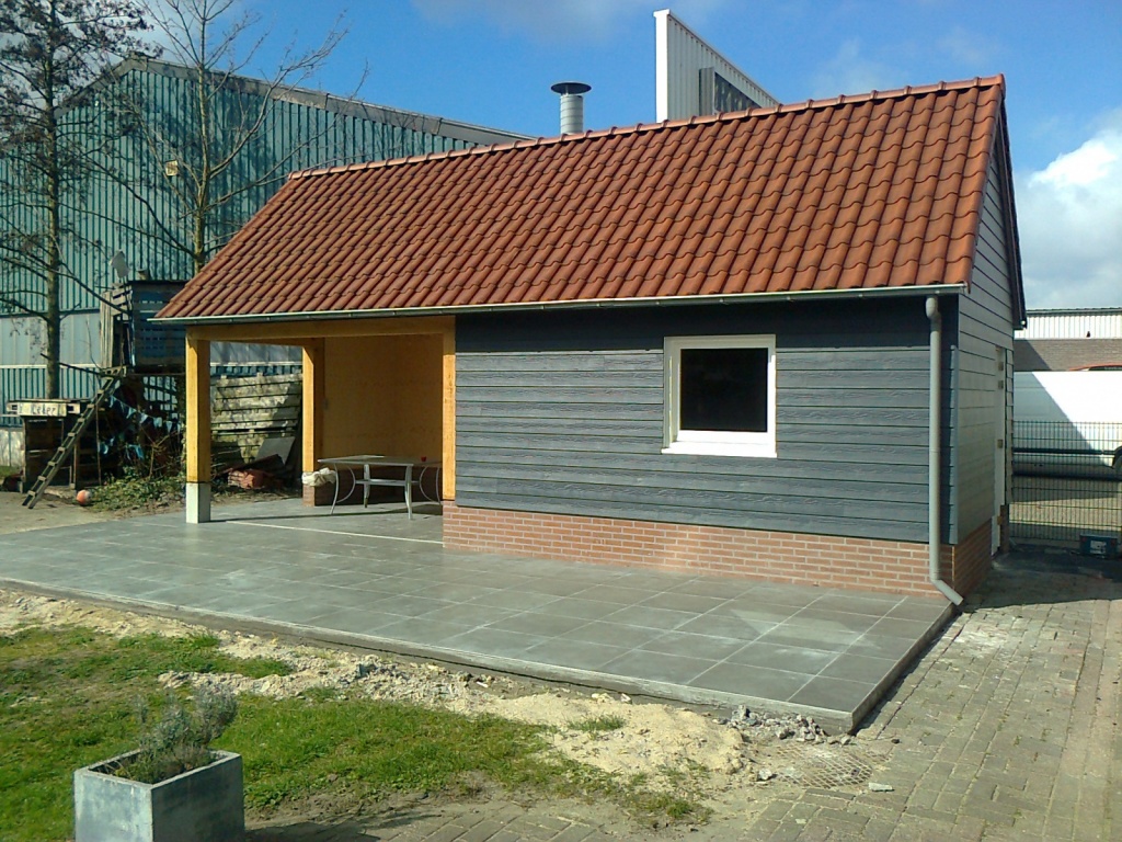 Tuinhuis met overdekt terras