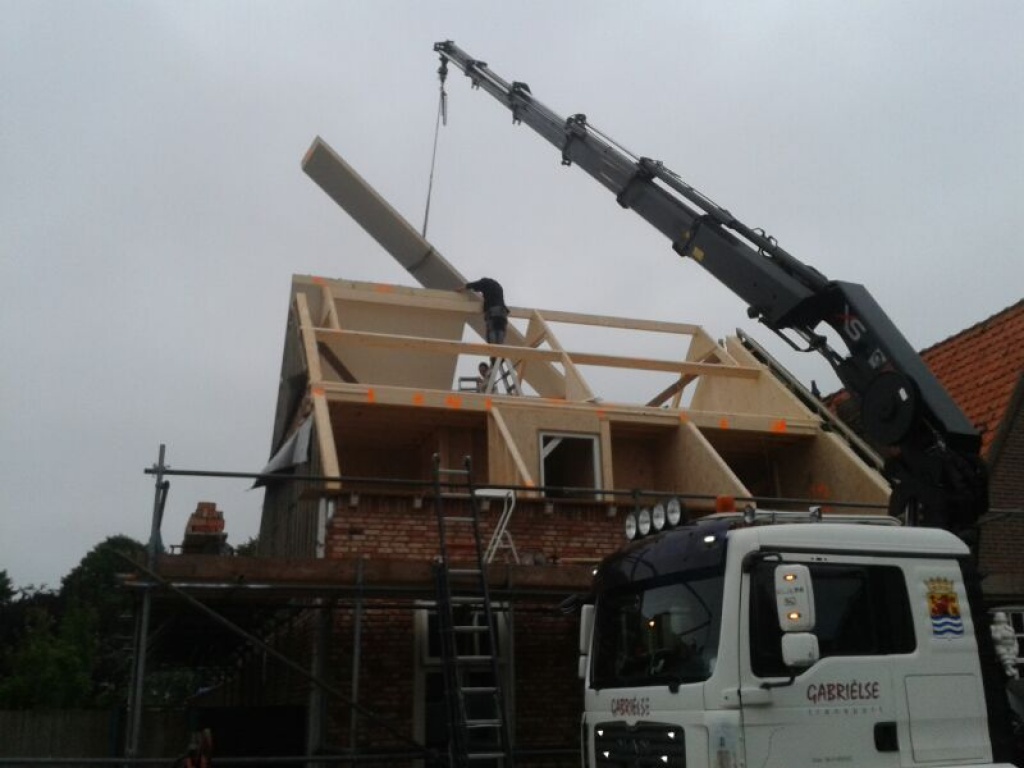 Verbouwen woning, realiseren bovenverdieping met dakkapellen en voegwerk