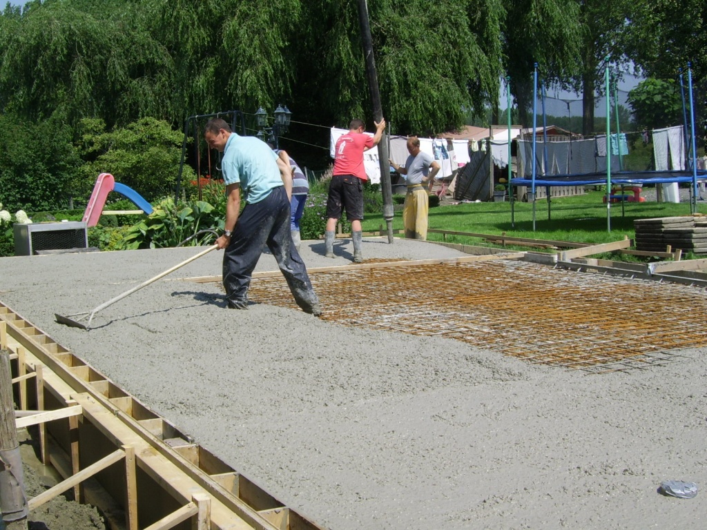 Garage met puntdak en 2 sectional deuren