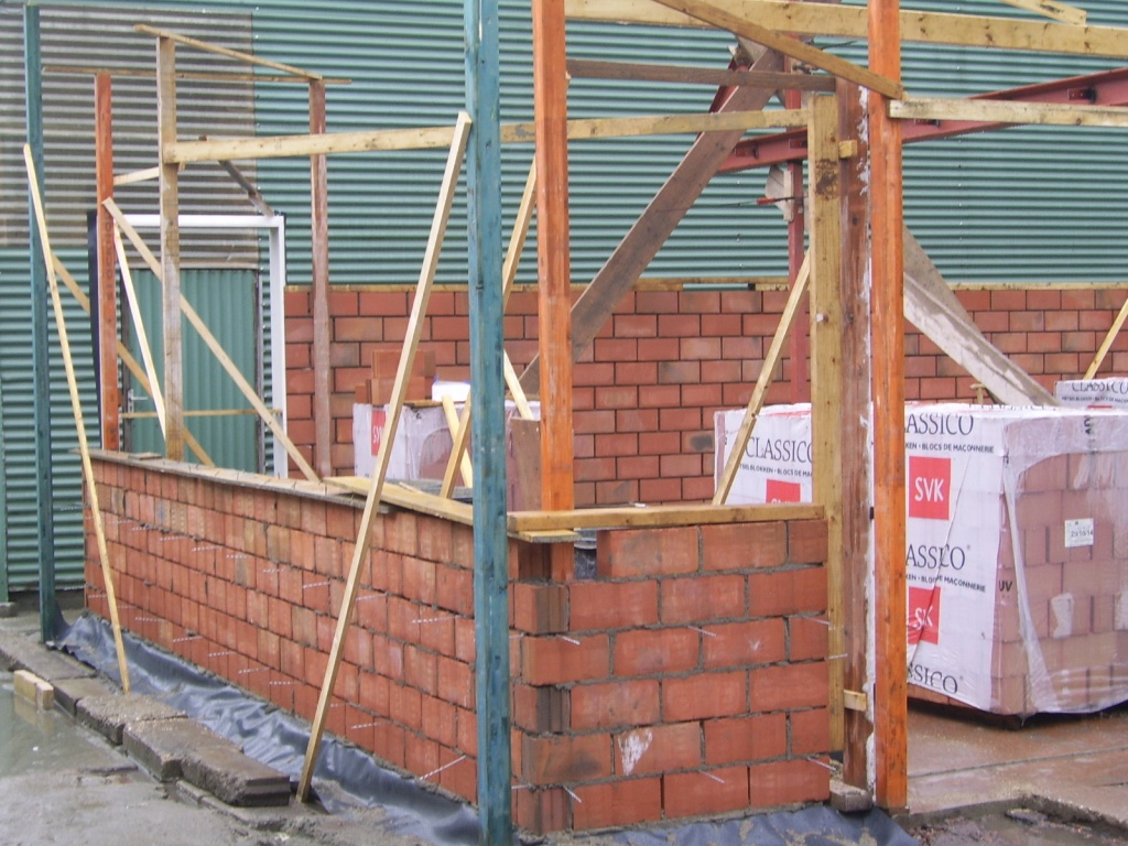 Garage met puntdak en 2 sectional deuren