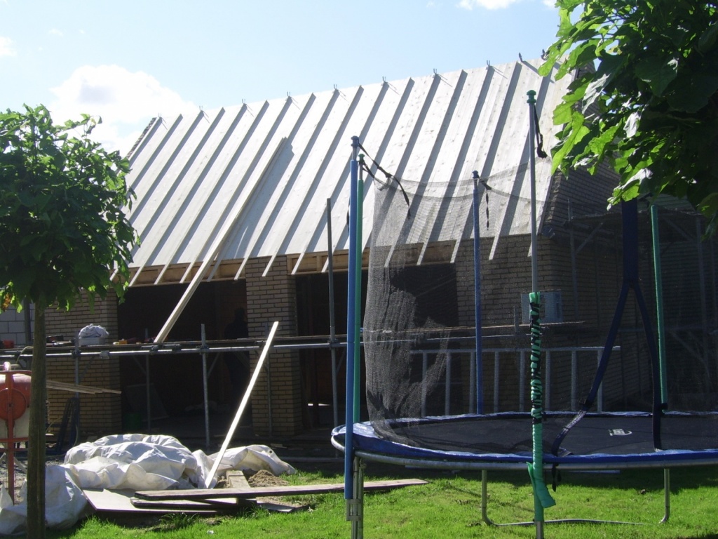 Garage met puntdak en 2 sectional deuren