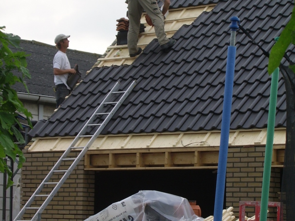 Garage met puntdak en 2 sectional deuren